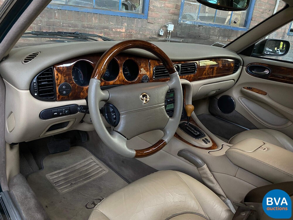 Daimler-Super-V8 4.0 363PS 1998 -Org. NL-, SR-PZ-34.