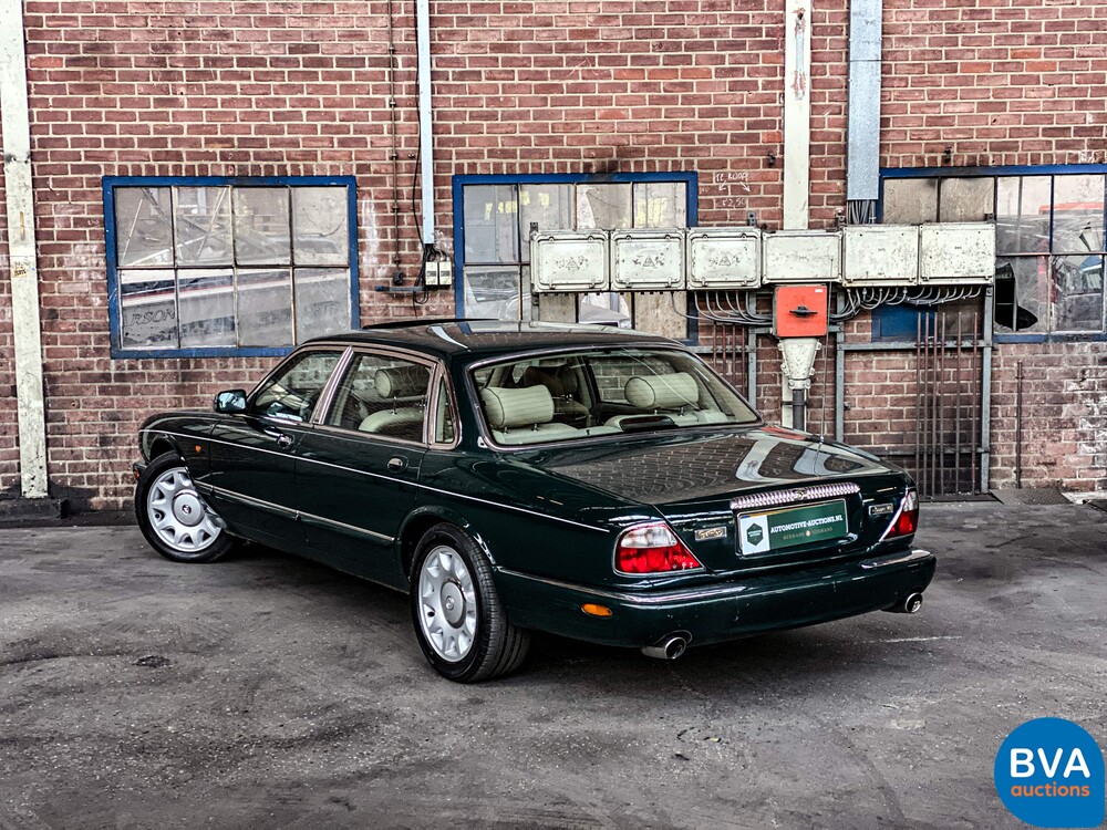 Daimler-Super-V8 4.0 363PS 1998 -Org. NL-, SR-PZ-34.