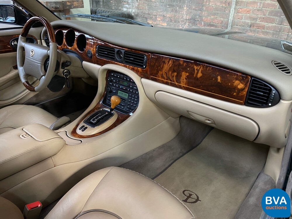 Daimler-Super-V8 4.0 363PS 1998 -Org. NL-, SR-PZ-34.