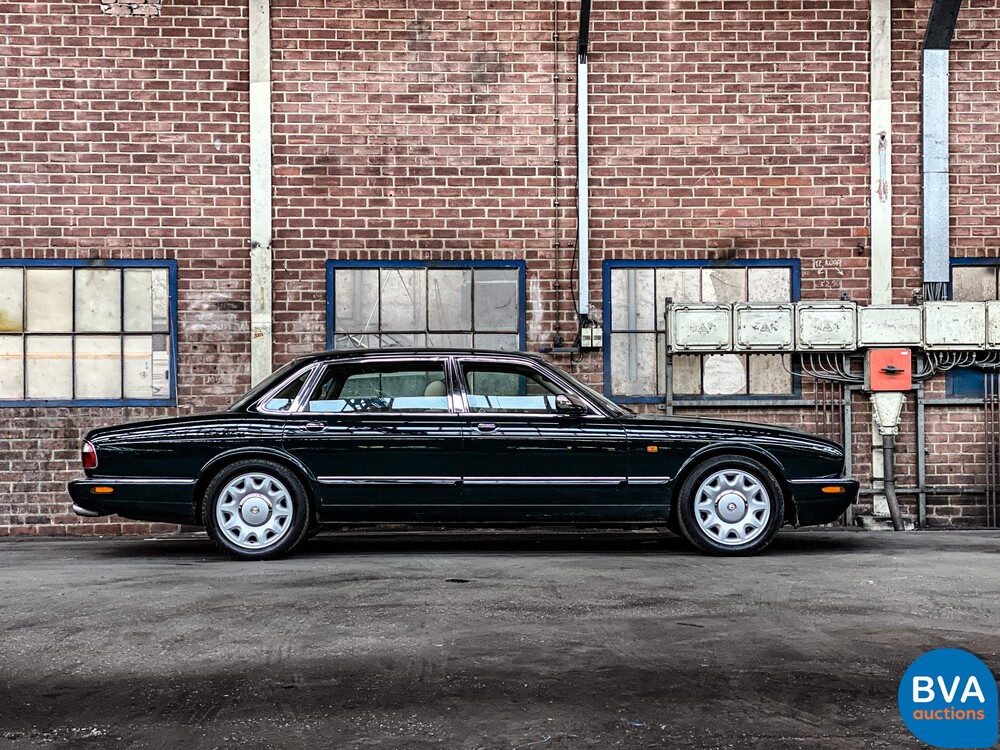 Daimler-Super-V8 4.0 363PS 1998 -Org. NL-, SR-PZ-34.