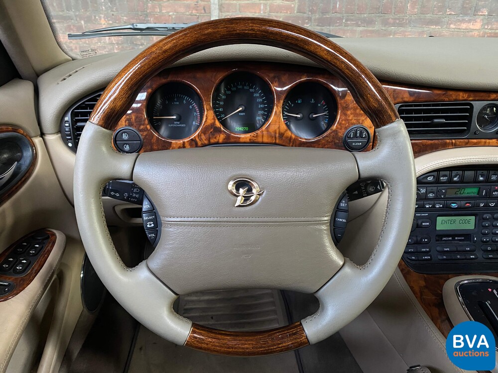 Daimler-Super-V8 4.0 363PS 1998 -Org. NL-, SR-PZ-34.