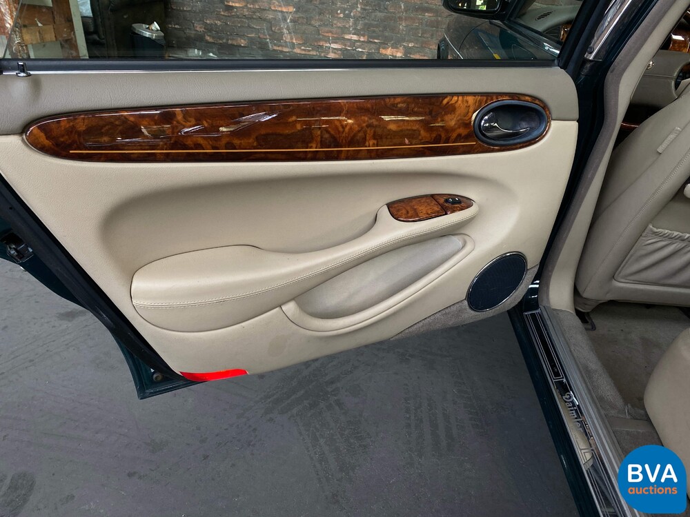 Daimler-Super-V8 4.0 363PS 1998 -Org. NL-, SR-PZ-34.