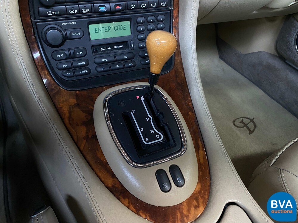 Daimler-Super-V8 4.0 363PS 1998 -Org. NL-, SR-PZ-34.