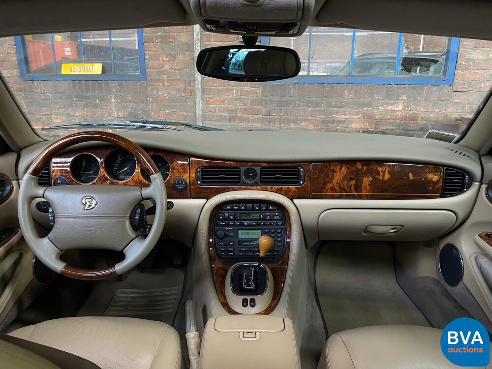 Daimler-Super-V8 4.0 363PS 1998 -Org. NL-, SR-PZ-34.