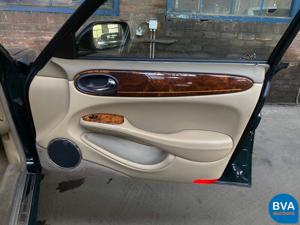 Daimler-Super-V8 4.0 363PS 1998 -Org. NL-, SR-PZ-34.