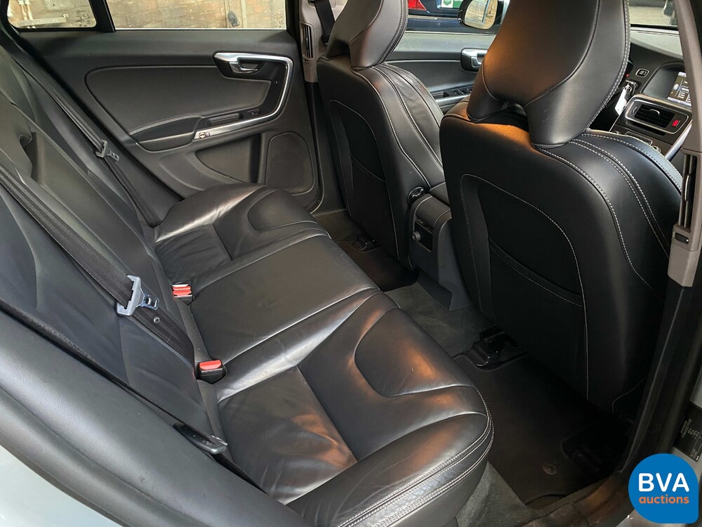 Volvo V60 2.4 D6 AWD Plug-In Hybrid Summum 2013 -Original NL-, 8-SKS-97.