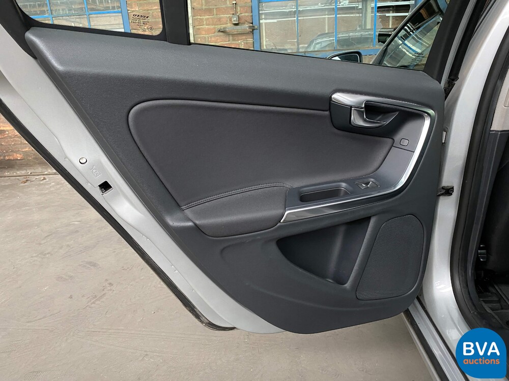 Volvo S60 2.0T Intro Edition 203pk 2010 -Origineel NL-, 02-NJ-L9