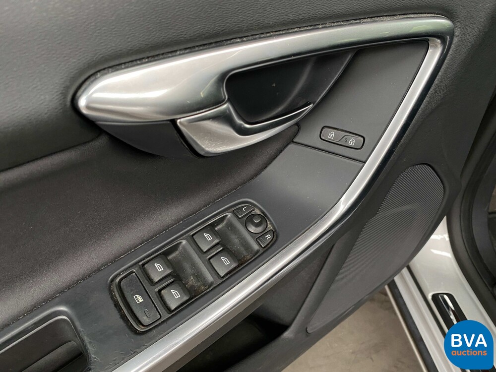 Volvo S60 2.0T Intro Edition 203pk 2010 -Origineel NL-, 02-NJ-L9