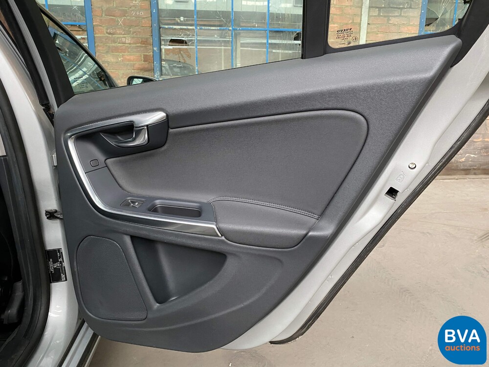 Volvo S60 2.0T Intro Edition 203pk 2010 -Origineel NL-, 02-NJ-L9