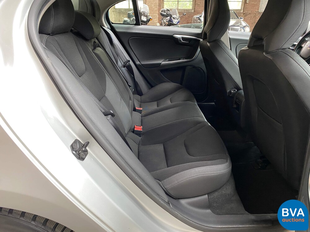 Volvo S60 2.0T Intro Edition 203pk 2010 -Origineel NL-, 02-NJ-L9