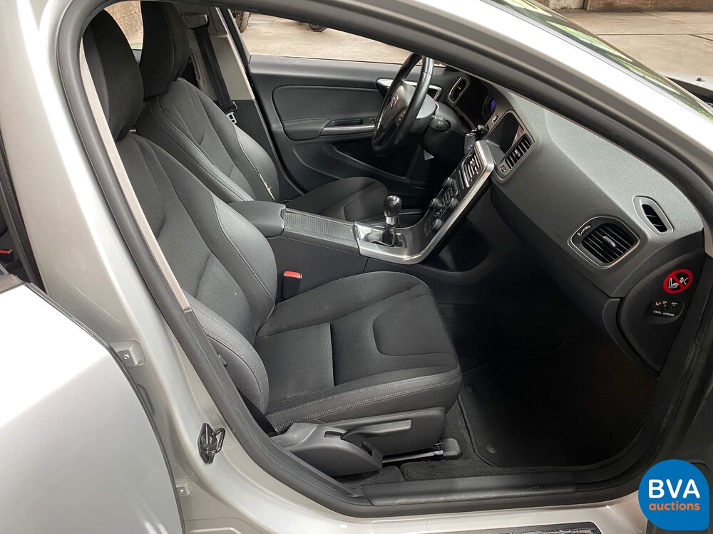 Volvo S60 2.0T Intro Edition 203pk 2010 -Origineel NL-, 02-NJ-L9