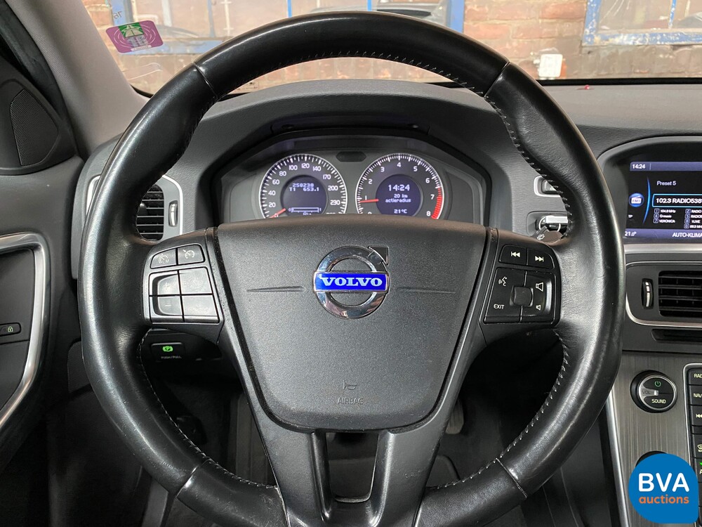 Volvo S60 2.0T Intro Edition 203pk 2010 -Origineel NL-, 02-NJ-L9