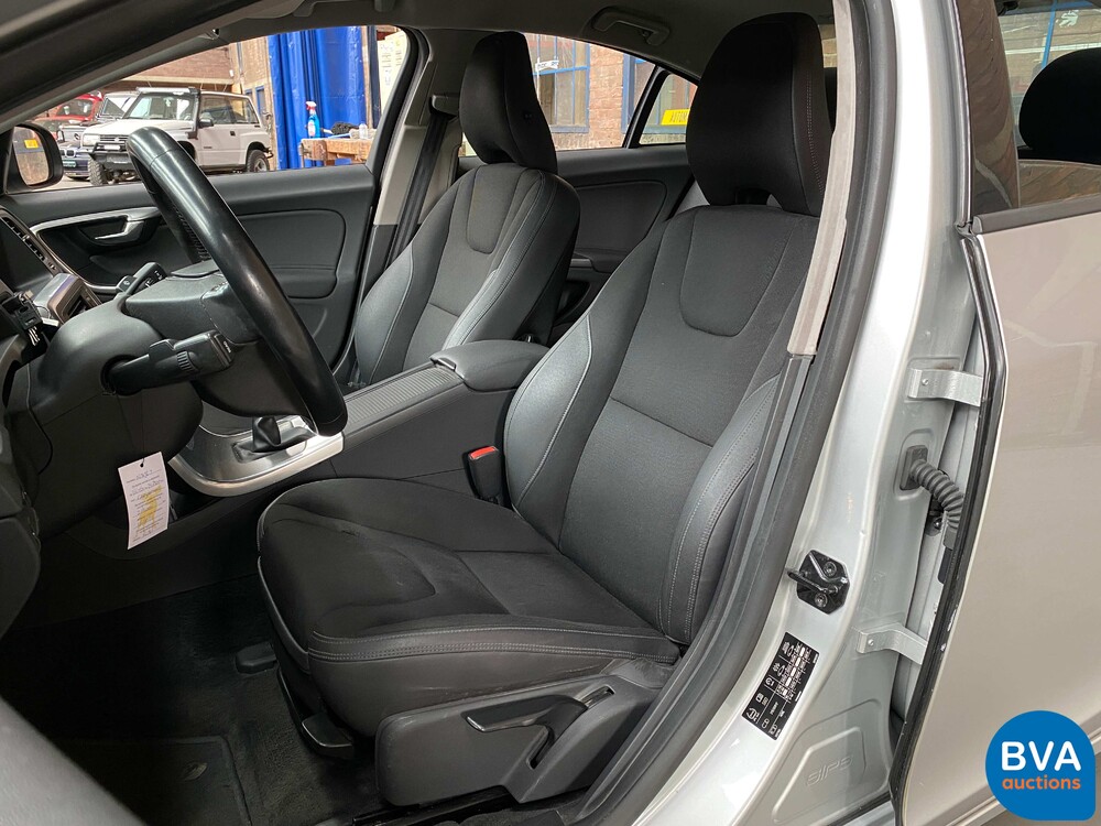 Volvo S60 2.0T Intro Edition 203pk 2010 -Origineel NL-, 02-NJ-L9