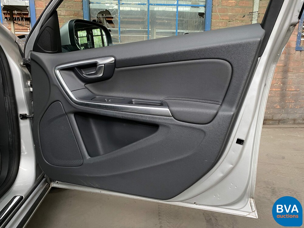 Volvo S60 2.0T Intro Edition 203pk 2010 -Origineel NL-, 02-NJ-L9