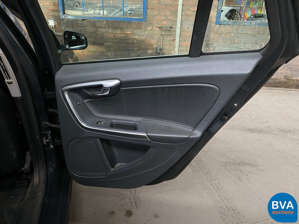 Volvo V60 2.4 D6 AWD Plug-In Hybrid Summum 285pk 2013, -Original NL- 6-SJD-47.