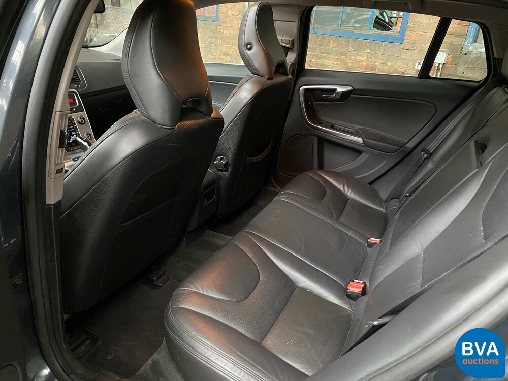 Volvo V60 2.4 D6 AWD Plug-In Hybrid Summum 285pk 2013, -Original NL- 6-SJD-47.