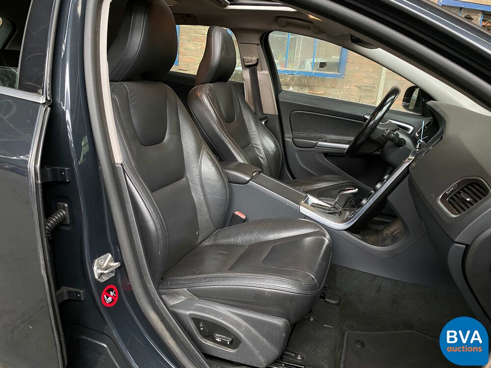 Volvo V60 2.4 D6 AWD Plug-In Hybrid Summum 285pk 2013, -Original NL- 6-SJD-47.