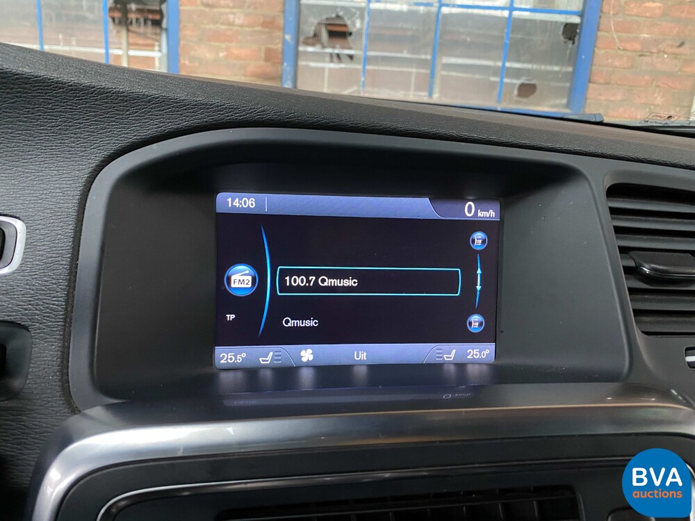 Volvo V60 2.4 D6 AWD Plug-In Hybrid Summum 285pk 2013, -Original NL- 6-SJD-47.