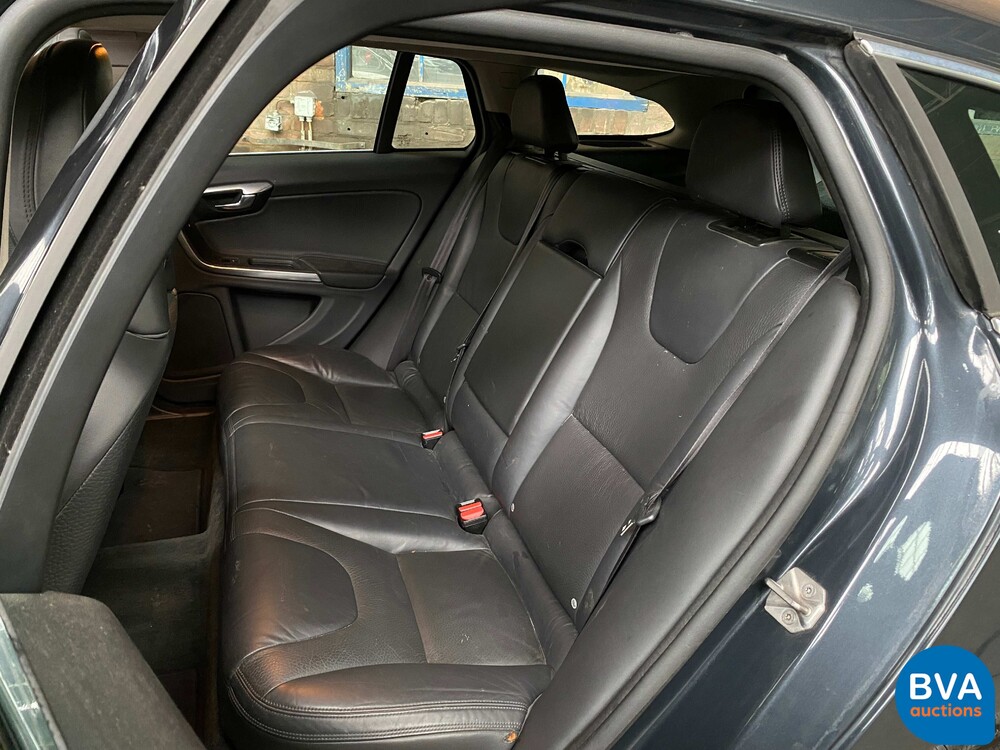 Volvo V60 2.4 D6 AWD Plug-In Hybrid Summum 285pk 2013, -Original NL- 6-SJD-47.