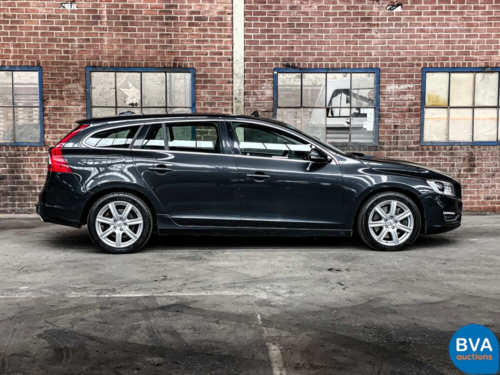 Volvo V60 2.4 D6 AWD Plug-In Hybrid Summum 285pk 2013, -Original NL- 6-SJD-47.