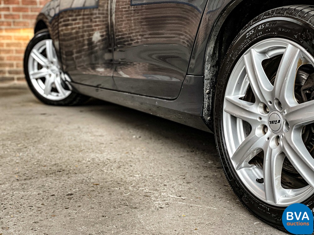 Volvo V60 2.4 D6 AWD Plug-In Hybrid Summum 285pk 2013, -Original NL- 6-SJD-47.