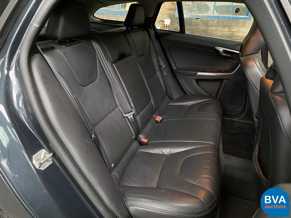 Volvo V60 2.4 D6 AWD Plug-In Hybrid Summum 285pk 2013, -Original NL- 6-SJD-47.