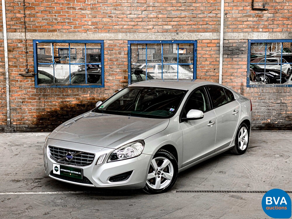 Volvo S60 2.0T Intro Edition 203pk 2010 -Original NL-, 02-NJL-9.