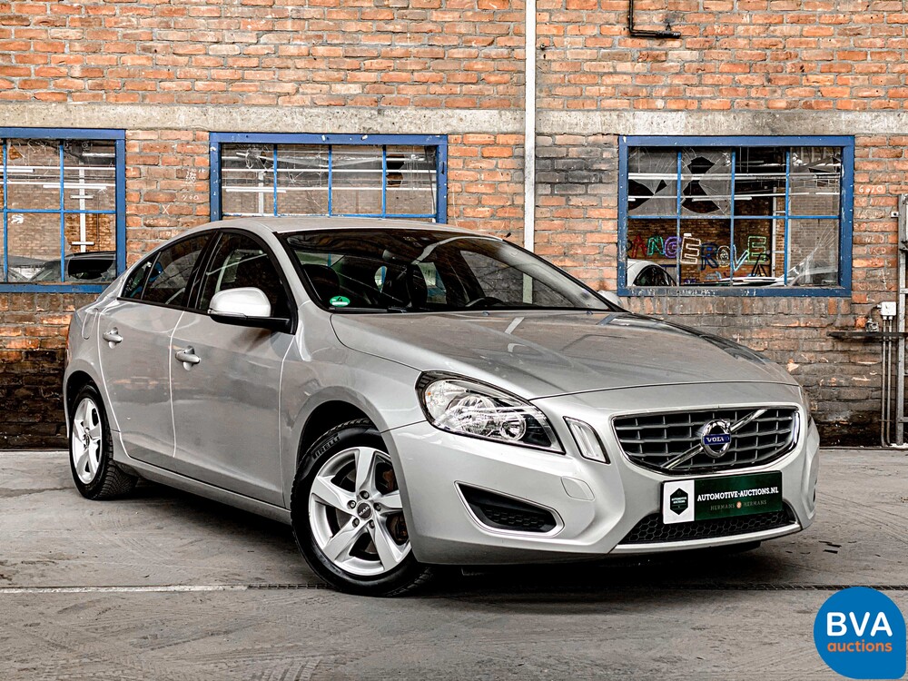 Volvo S60 2.0T Intro Edition 203pk 2010 -Original NL-, 02-NJL-9.