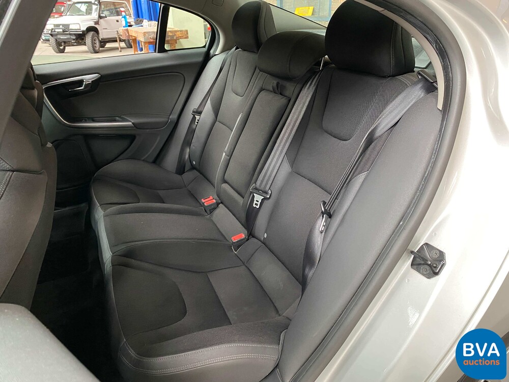 Volvo S60 2.0T Intro Edition 203pk 2010 -Original NL-, 02-NJL-9.