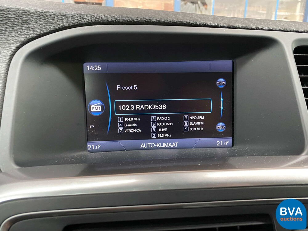 Volvo S60 2.0T Intro Edition 203pk 2010 -Original NL-, 02-NJL-9.