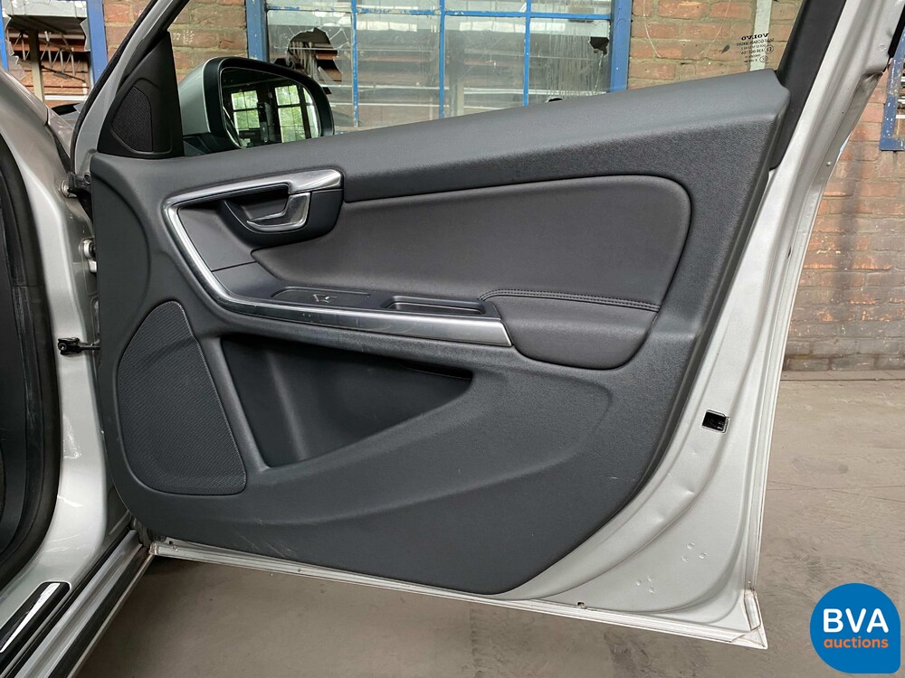 Volvo S60 2.0T Intro Edition 203pk 2010 -Original NL-, 02-NJL-9.