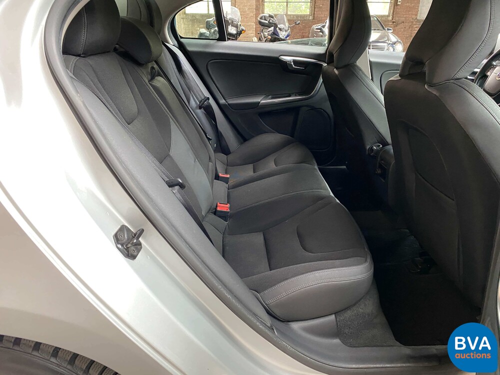 Volvo S60 2.0T Intro Edition 203pk 2010 -Original NL-, 02-NJL-9.