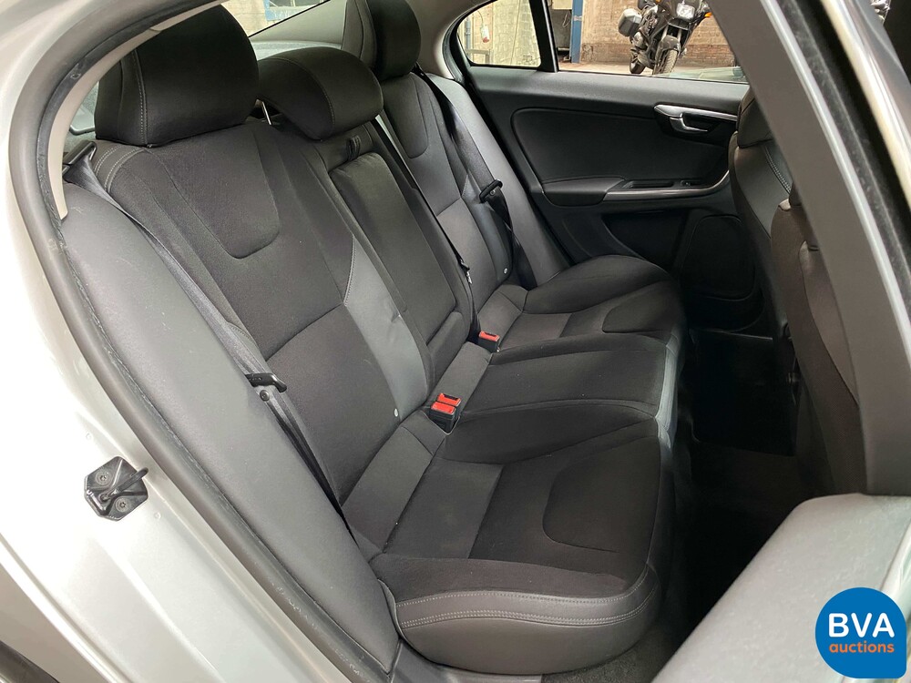 Volvo S60 2.0T Intro Edition 203pk 2010 -Original NL-, 02-NJL-9.