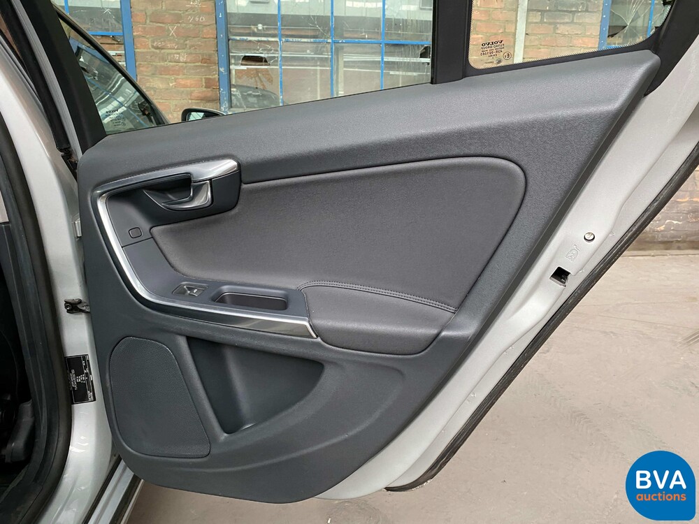 Volvo S60 2.0T Intro Edition 203pk 2010 -Original NL-, 02-NJL-9.