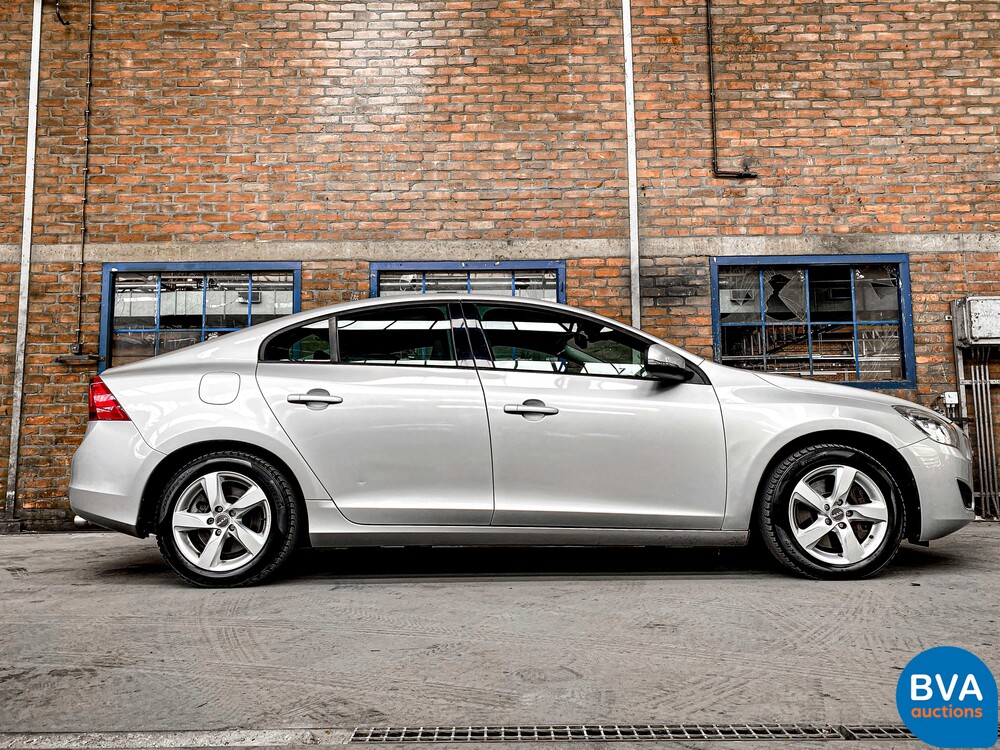 Volvo S60 2.0T Intro Edition 203pk 2010 -Original NL-, 02-NJL-9.