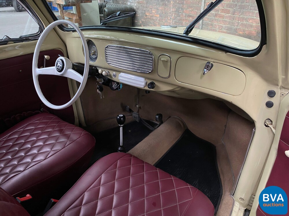 Volkswagen Käfer 1600 Ovales Faltdach.