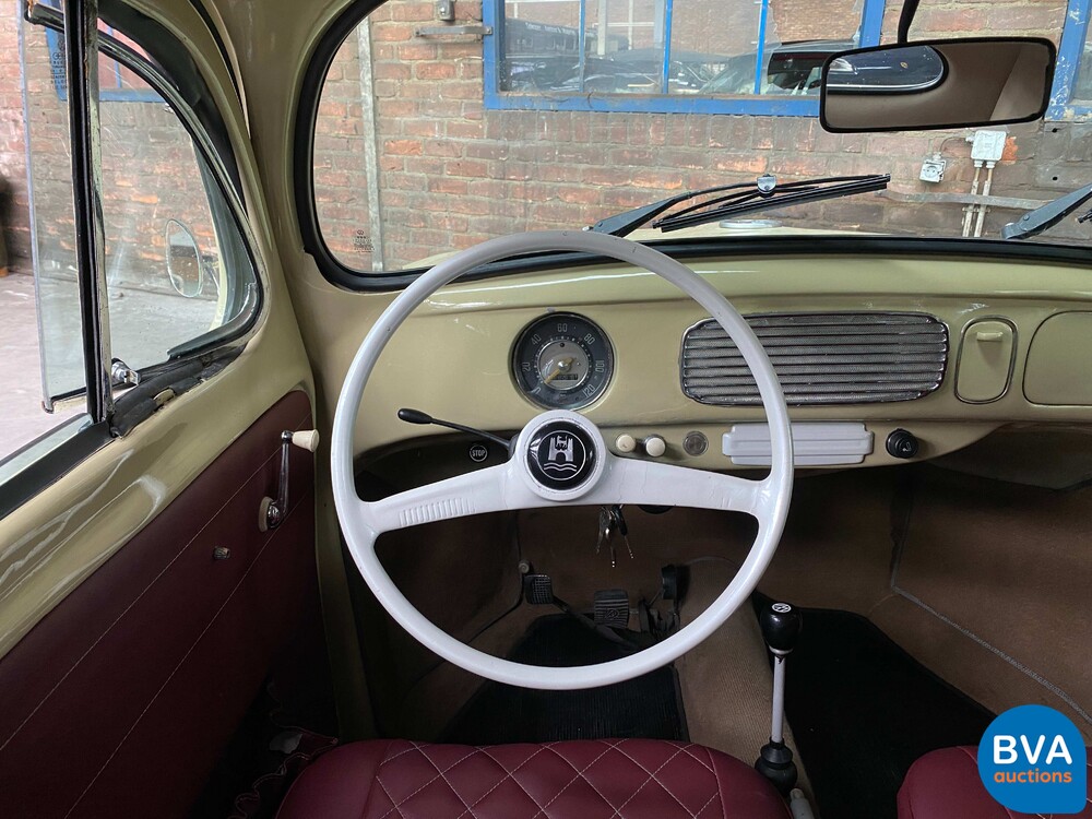 Volkswagen Käfer 1600 Ovales Faltdach.