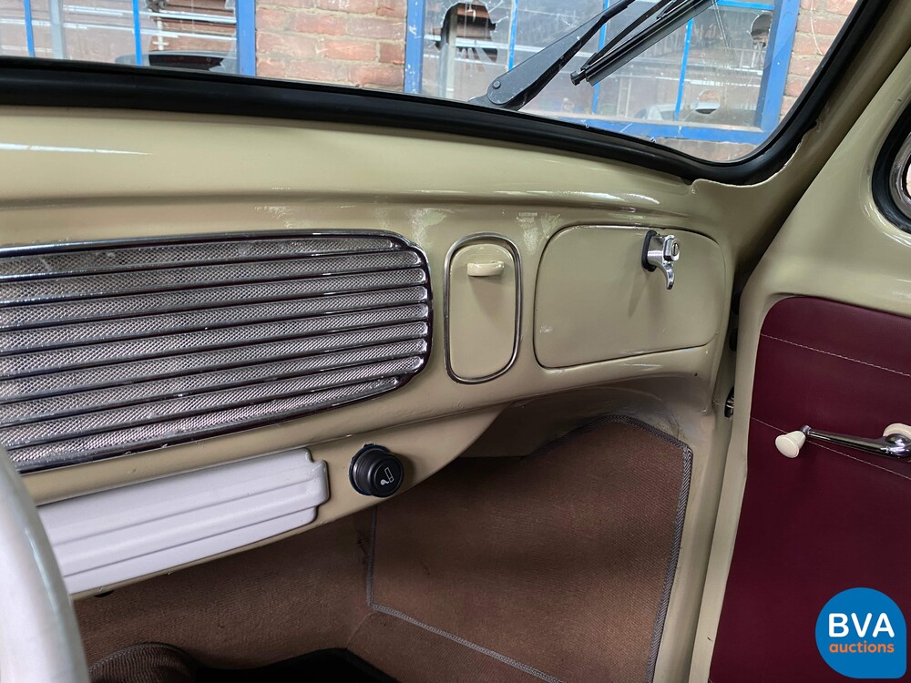 Volkswagen Käfer 1600 Ovales Faltdach.