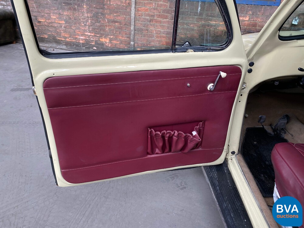 Volkswagen Käfer 1600 Ovales Faltdach.