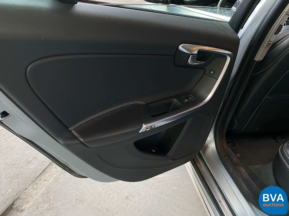 Volvo V60 2.4 D6 AWD Plug-In Hybrid Summum 2013 -Origineel NL-, 8-SKS-97