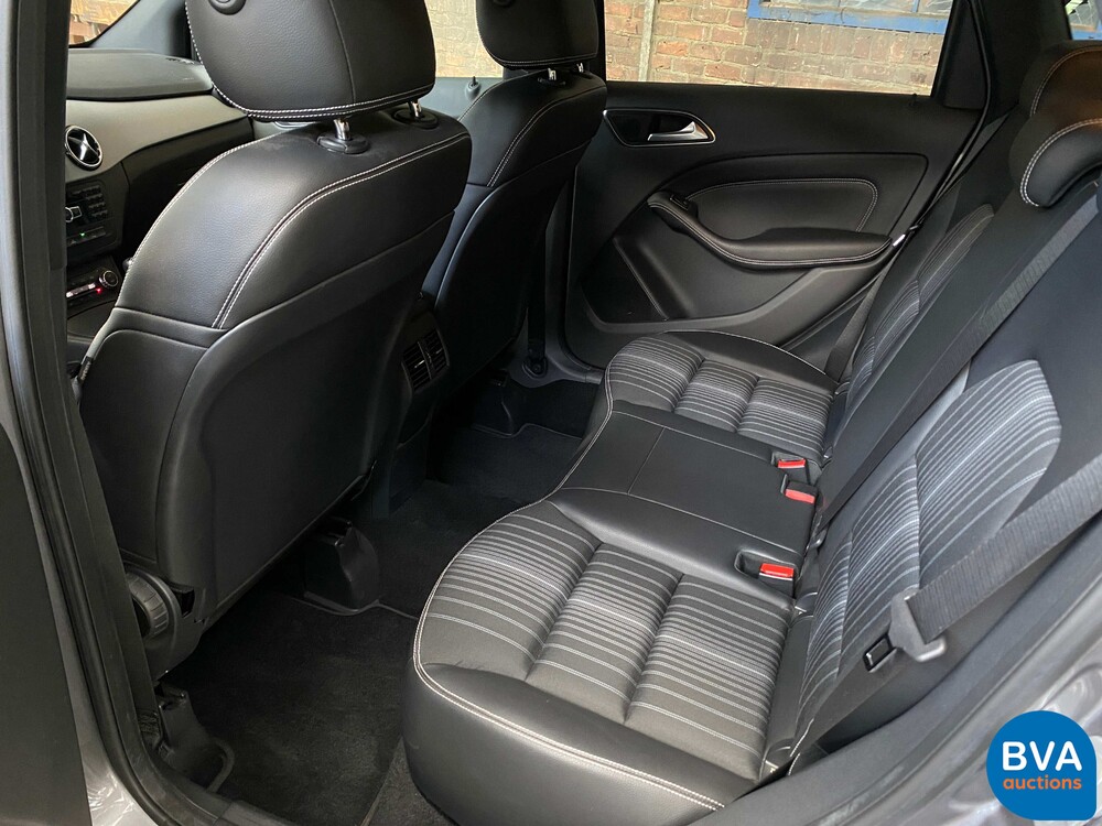 Mercedes-Benz B180 B-Klasse Ambition -Org NL, 2-SHJ-07.