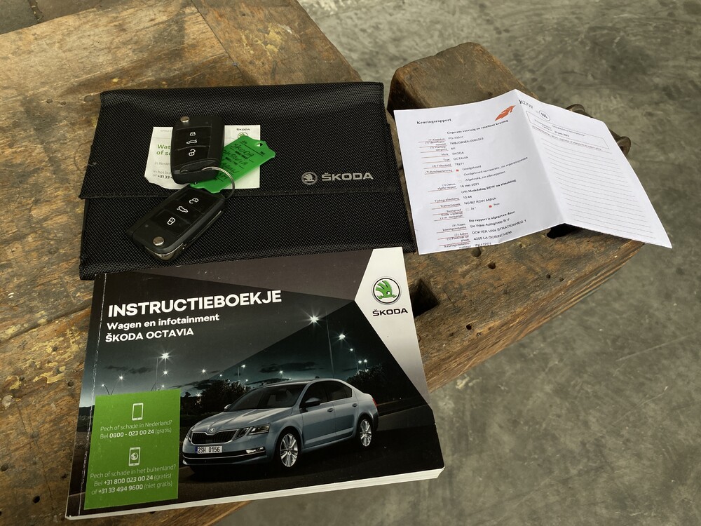 Skoda Octavia Kombi 1.6 TDI Greentech Style Business 116pk 2017 -Org NL-, PG-733-H.