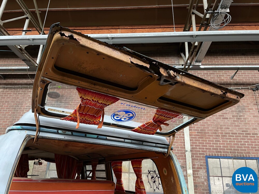 Volkswagen T2 Westfalia Wohnmobiltransporter 1972.