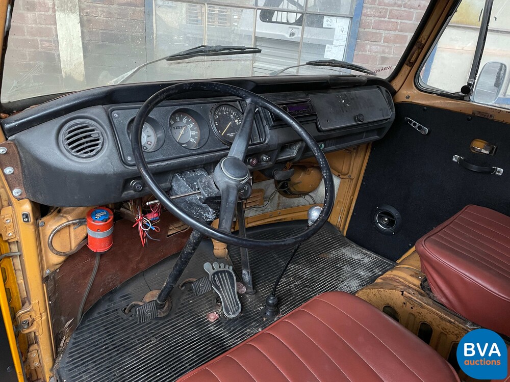 Volkswagen T2 Westfalia Wohnmobiltransporter 1972.