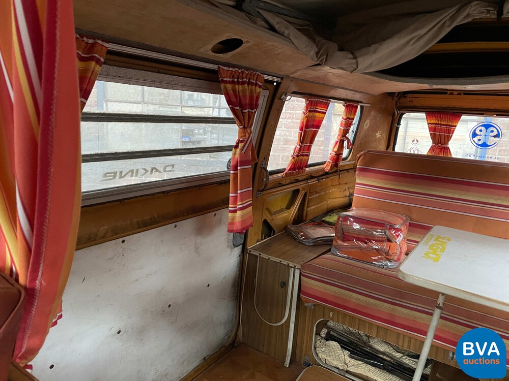 Volkswagen T2 Westfalia Wohnmobiltransporter 1972.