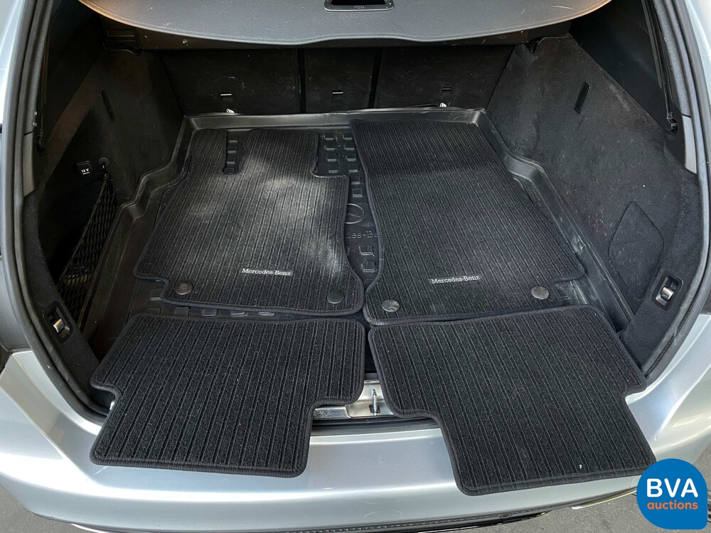 Mercedes-Benz C180 AMG Kombi Sport Edition Premium Plus C-Klasse -Org NL- 156pk 2018, TK-290-.