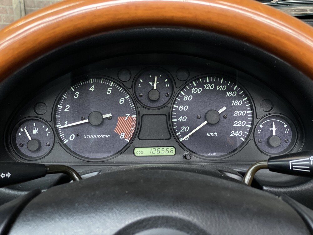 Mazda MX-5 Cabrio 1.6 110 PS 2000.