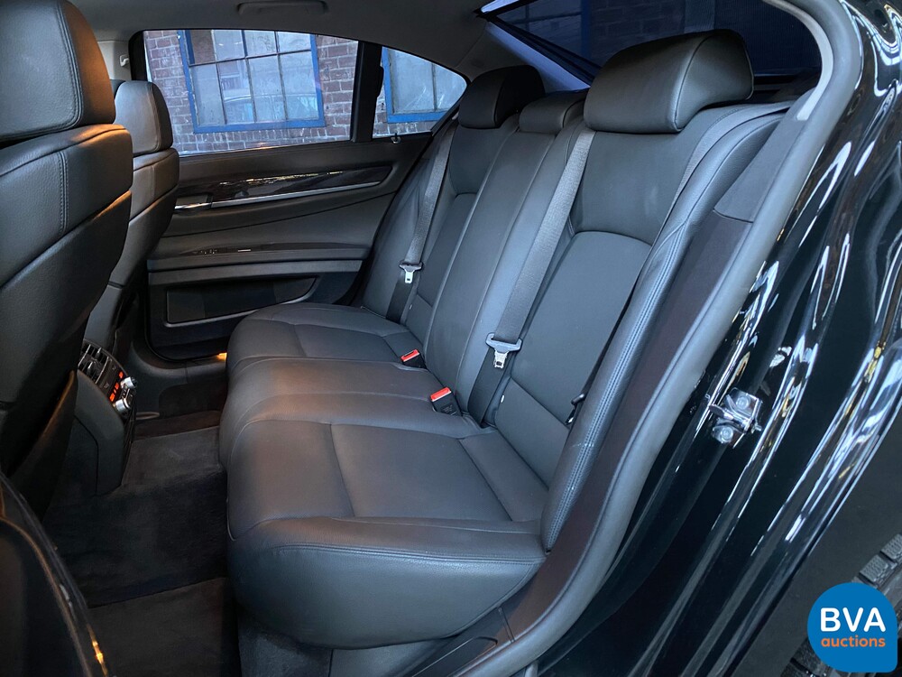 BMW 740i High-Executive 3.0 326 PS 2009.