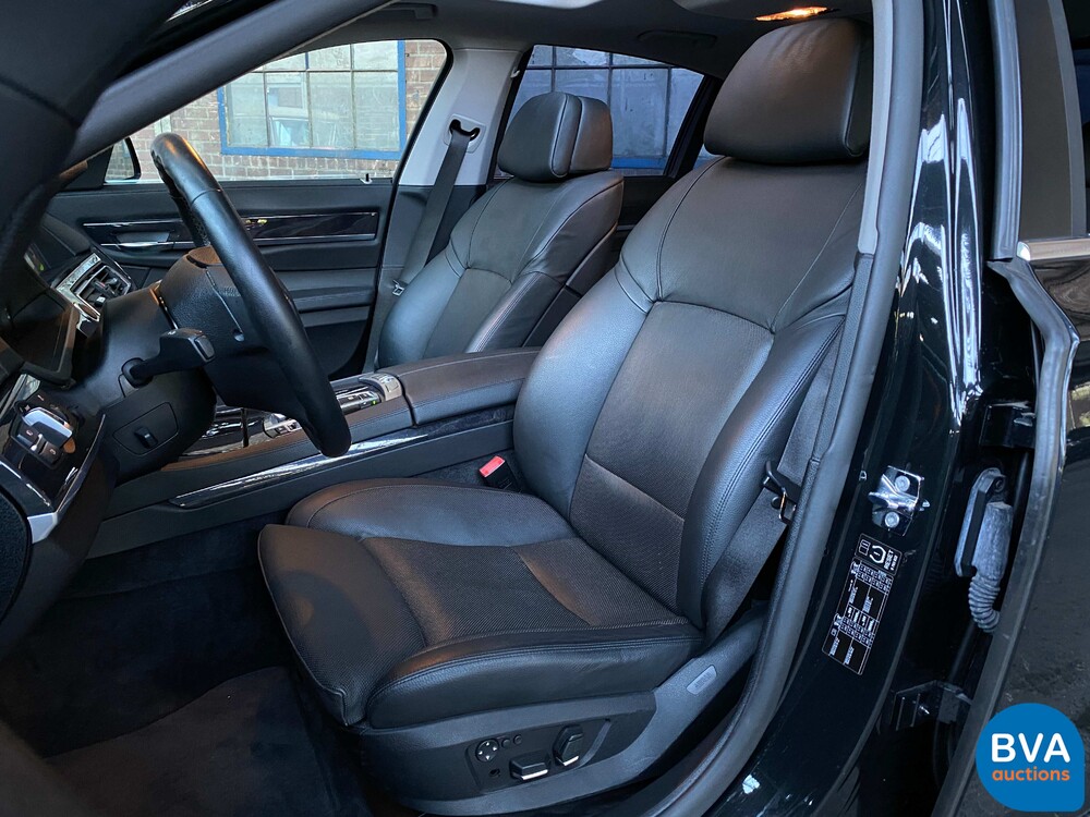 BMW 740i High-Executive 3.0 326 PS 2009.
