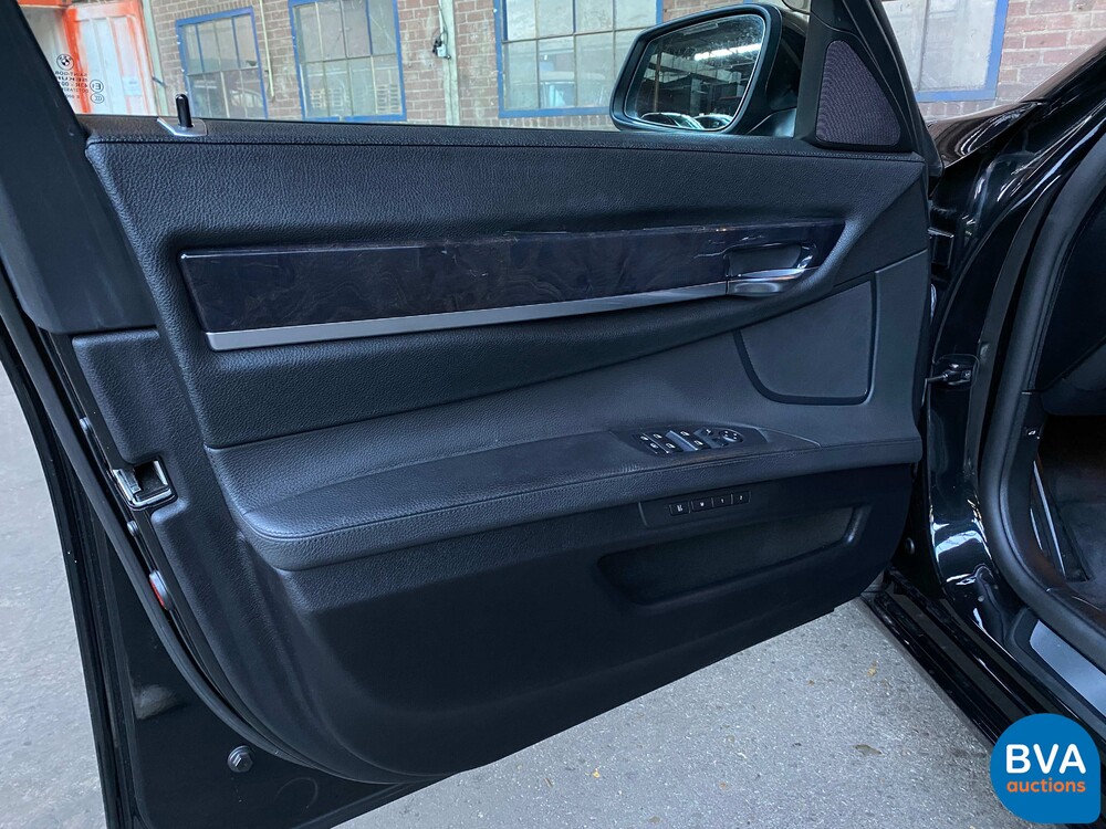 BMW 740i High-Executive 3.0 326 PS 2009.